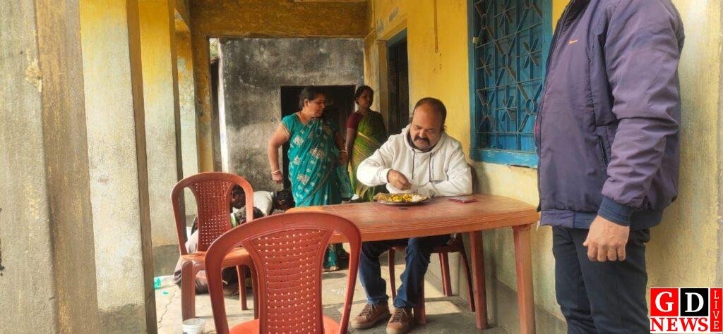 बीडीओ ने शराब दुकान, मुख्यमंत्री दाल भात केंद्र समेत कई स्थानों का किया औचक निरीक्षण। 1 img 20250125 wa00193398441585518856404