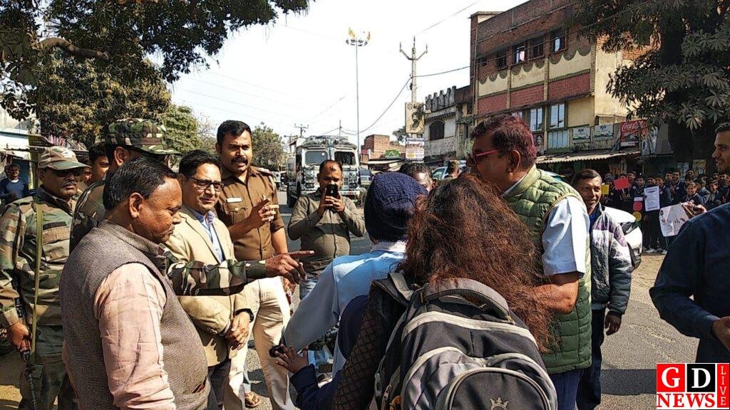 यातायात नियमों का पालन करना हर भारतीय का है कर्तव्य- सर्वेश कुमार दुबे 7 img 20250127 wa00058282654571609624498