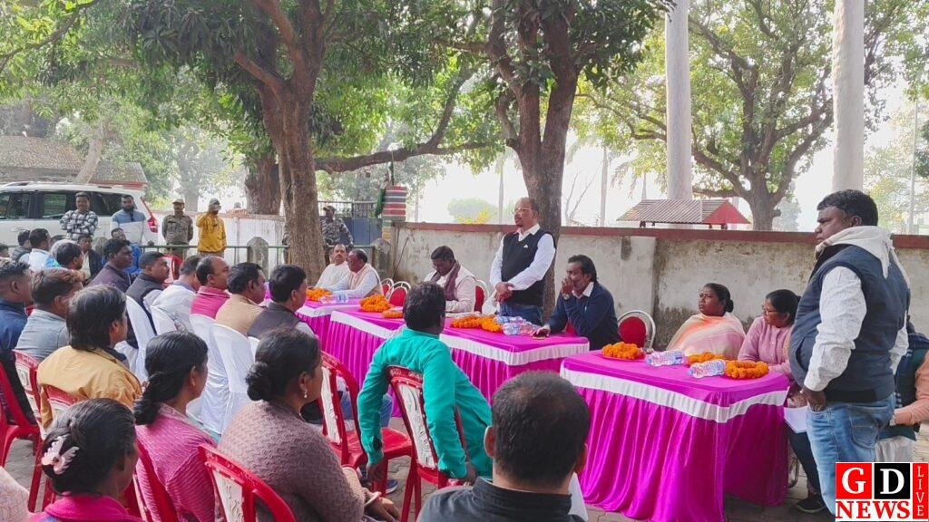 झामुमो की प्रखंड स्तरीय बैठक हुई सम्पन्न, प्रखंड स्तरीय संयोजक मंडली का हुआ गठन 7 img 20250127 wa00367922340281718477446