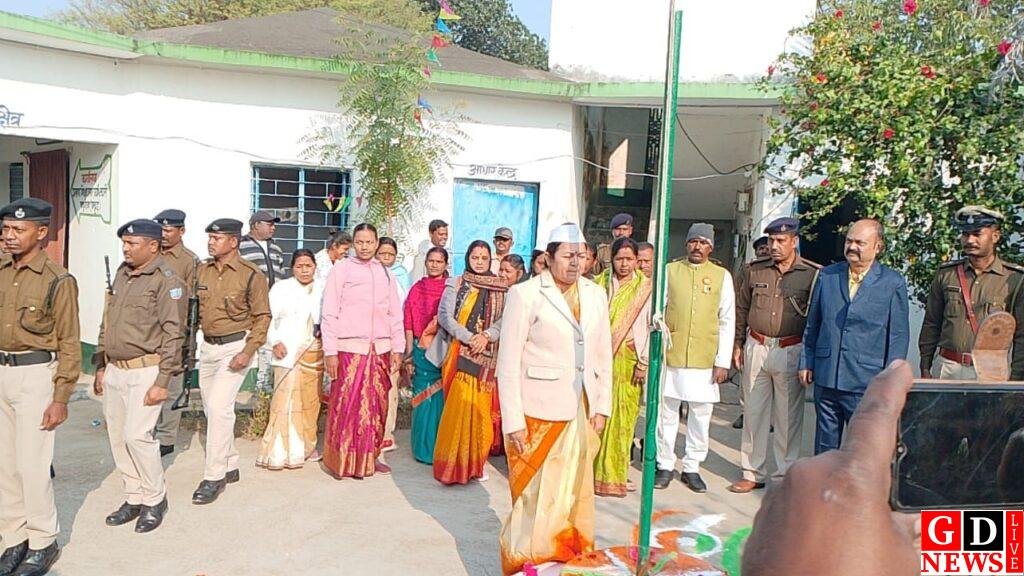 76वें गणतंत्र दिवस का भव्य आयोजन, झंडोत्तोलन और तिरंगा फहराने के साथ मनाया गया राष्ट्रीय पर्व। 7 img 20250127 wa0064352684683587084581