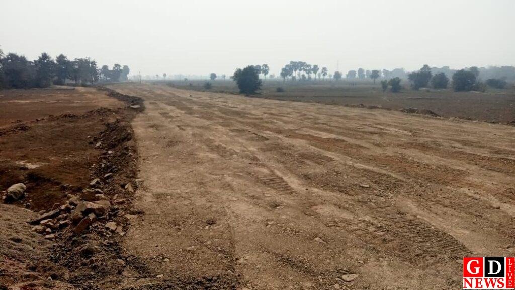 बिना मुआवजे दिए सड़क निर्माण कार्य का रैयतों का विरोध जारी 6 img 20250129 wa00092037860743519146296