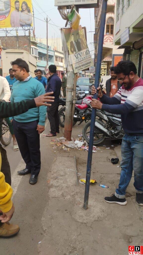 नगर क्षेत्र में चलाया गया अतिक्रमण मुक्त अभियान। 13 img 20250201 wa00334959195204552329231