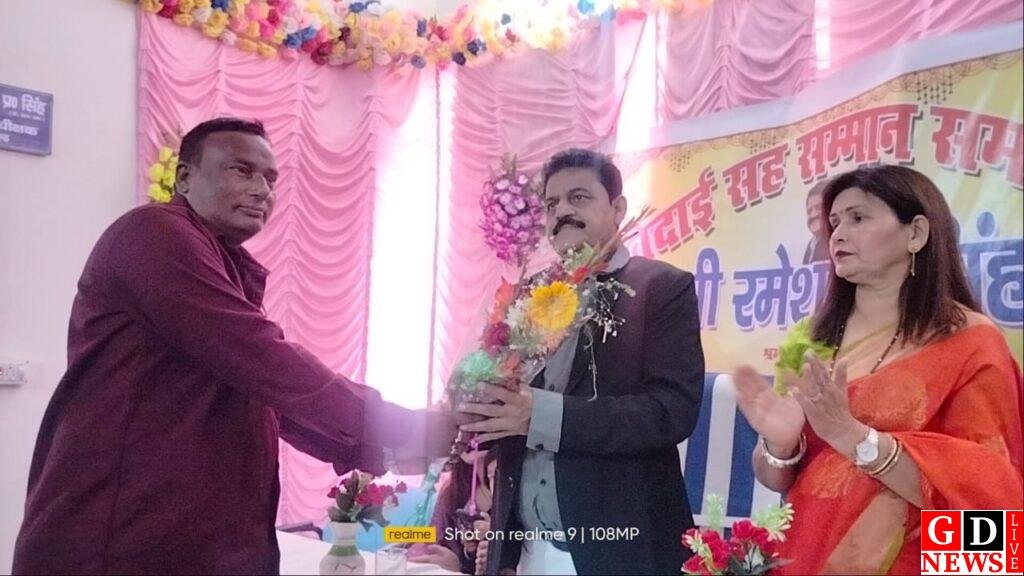 विदाई समारोह में परिवार संग पहुंचे श्रम अधीक्षक 7 img 20250201 wa00701489993900868872731