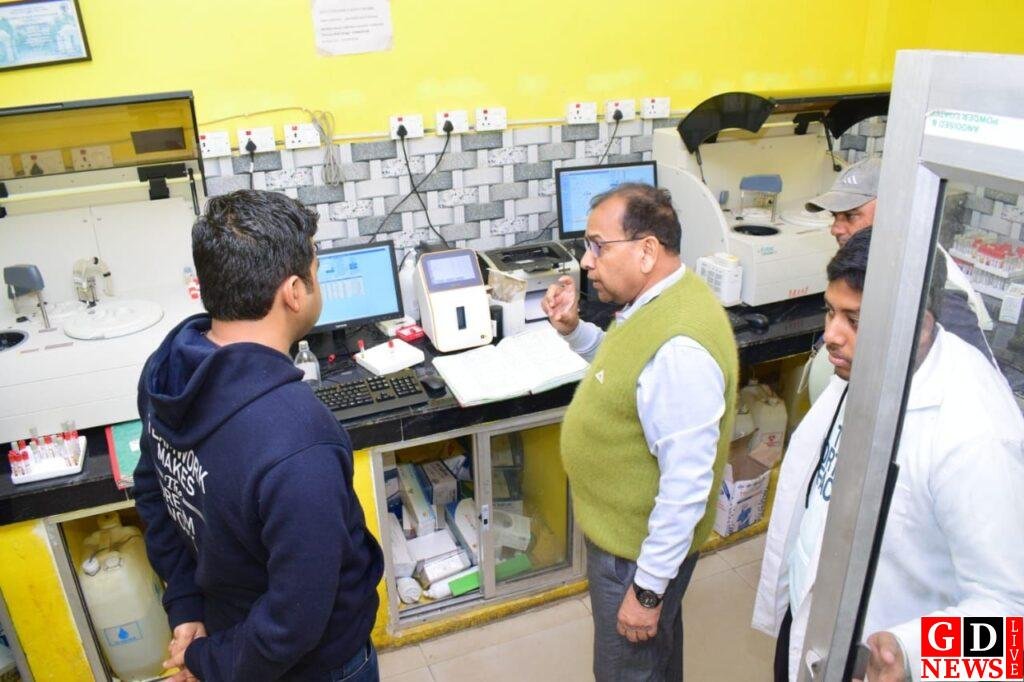 कैंसर जागरूकता के लिए उपायुक्त व सिविल सर्जन ने जागरूकता रथ को हरी झंडी दिखाकर किया रवाना। 7 img 20250203 wa00188783560519236012765