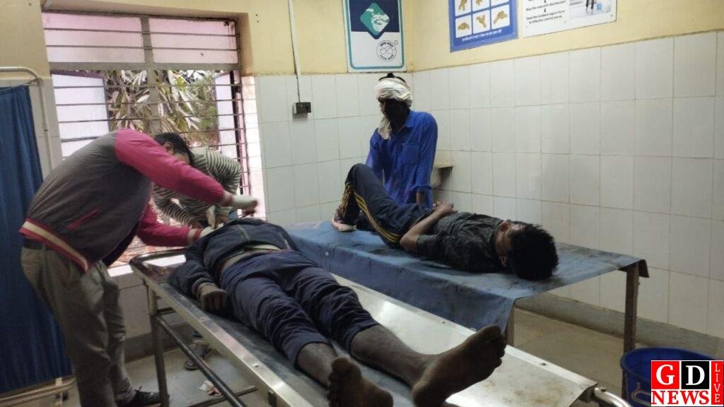 महेशपुर में भीषण सड़क हादसा, बस की टक्कर से बाइक सवार युवक की मौत, दो घायल। 7 img 20250206 wa00687488720704470778153