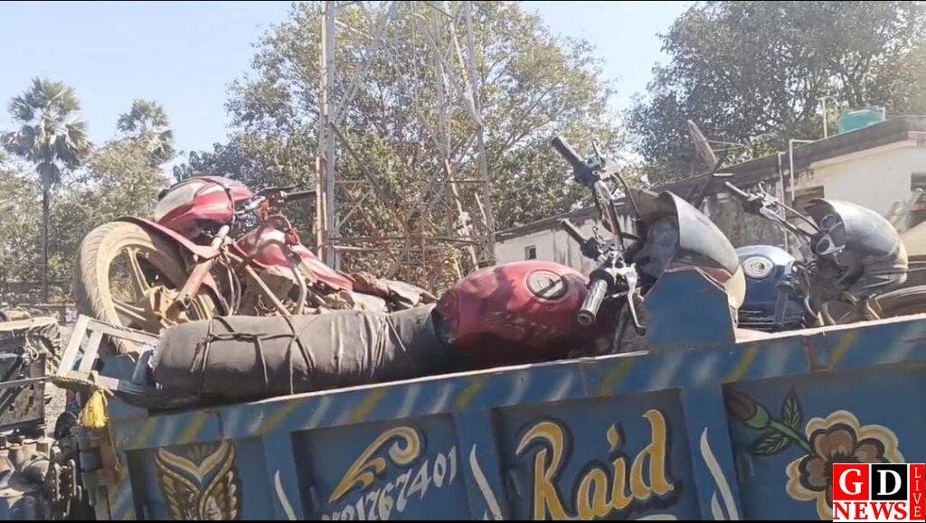 कोयला चोरों के खिलाफ पुलिस की छापेमारी, आधा दर्जन मोटरसाइकिल जब्त। 7 img 20250207 wa00295534934843051527708