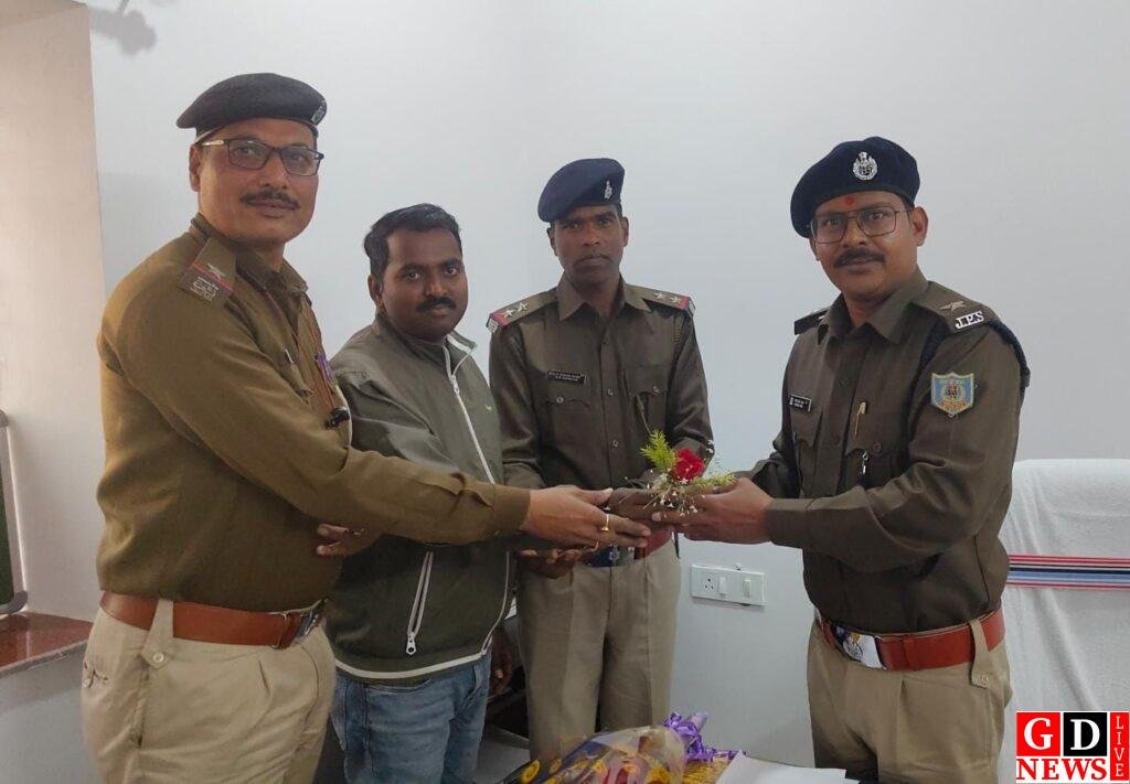 पाकुड़ नगर थाना को मिला नया पुलिस निरीक्षक, प्रयाग राज ने संभाला पदभार। 7 img 20250208 wa00304812164825597211356
