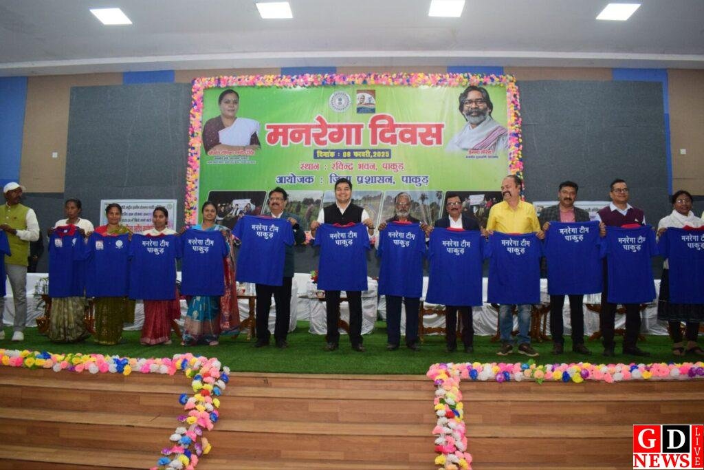 मनरेगा, आवास, पंचायती राज के तहत उत्कृष्ट कार्य करने वालों को किया गया सम्मानित 7 img 20250208 wa00645896405045967594373