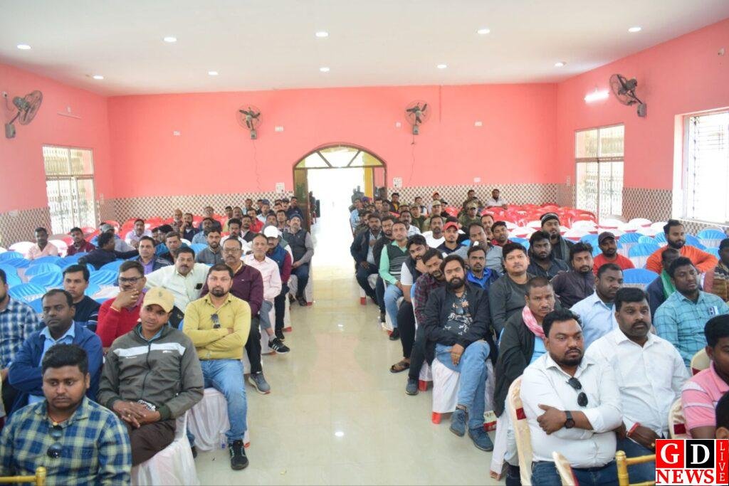 सड़क दुर्घटना, सड़क जाम और कोयला चोरी की समस्या का समाधान निकालने के लिए उपायुक्त और पुलिस अधीक्षक की संयुक्त बैठक सम्पन्न। 7 img 20250208 wa00684115928885823802569