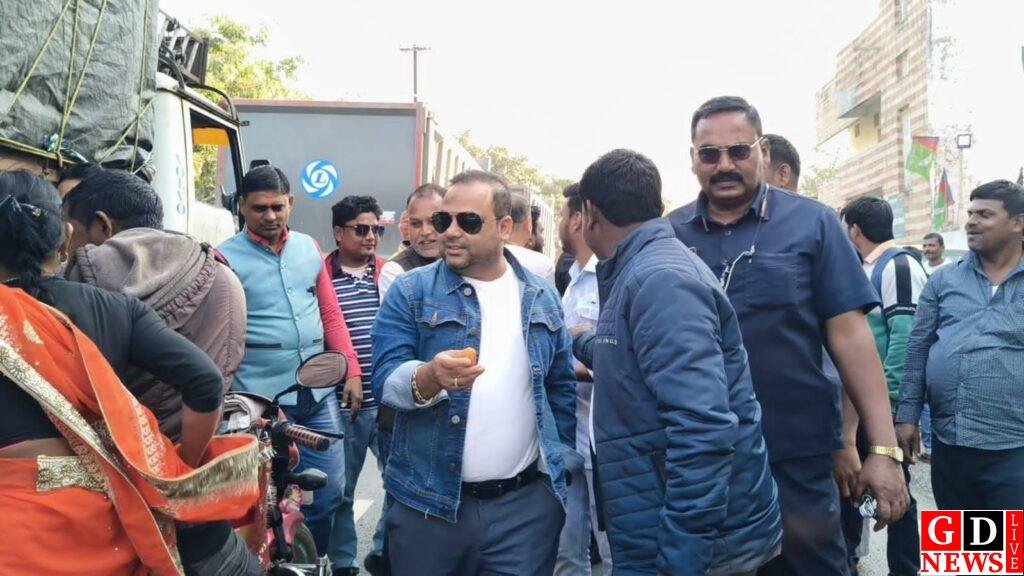 भाजपा की ऐतिहासिक जीत का जश्न, पाकुड़ में NDA कार्यकर्ताओं ने मनाई खुशी,बाटी मिठाइयां। 7 img 20250209 wa00078358816010687900469