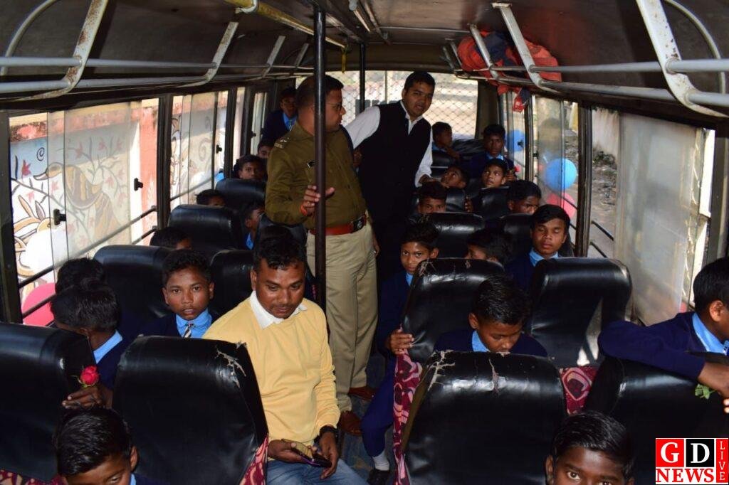 101 पीवीटीजी एवं बच्चों का एक्सपोजर विजिट सह आत्मविश्वास निर्माण कार्यक्रम का हुआ आयोजन। 7 img 20250211 wa00197705662871794006236