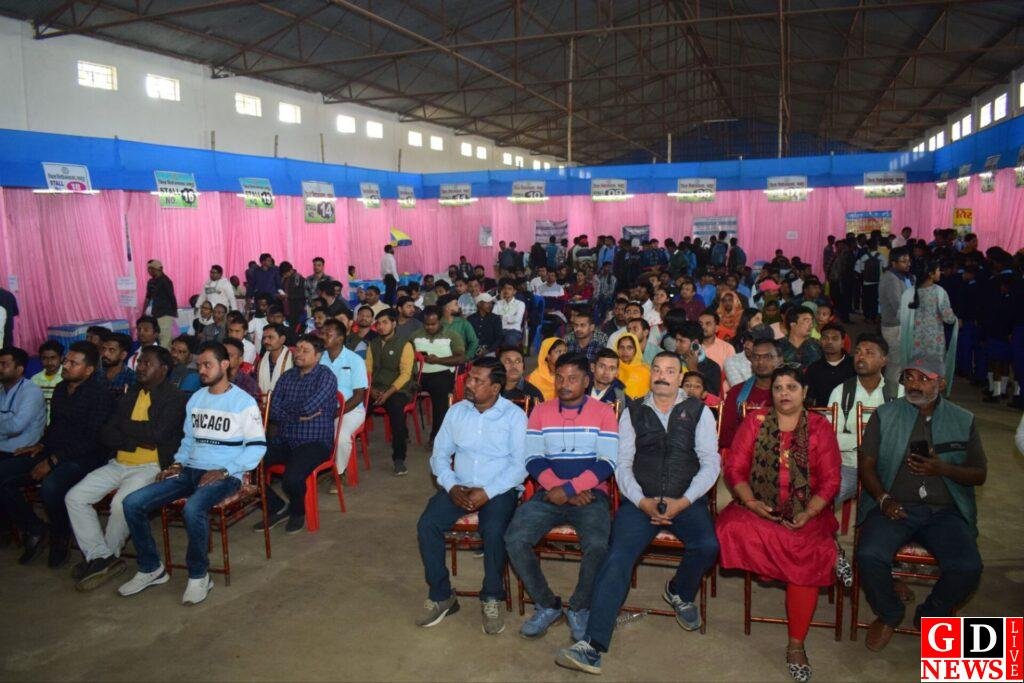 एक दिवसीय दत्तोपंत ठेंगड़ी रोजगार मेला का आयोजन। 12 img 20250211 wa00316884280096847449282