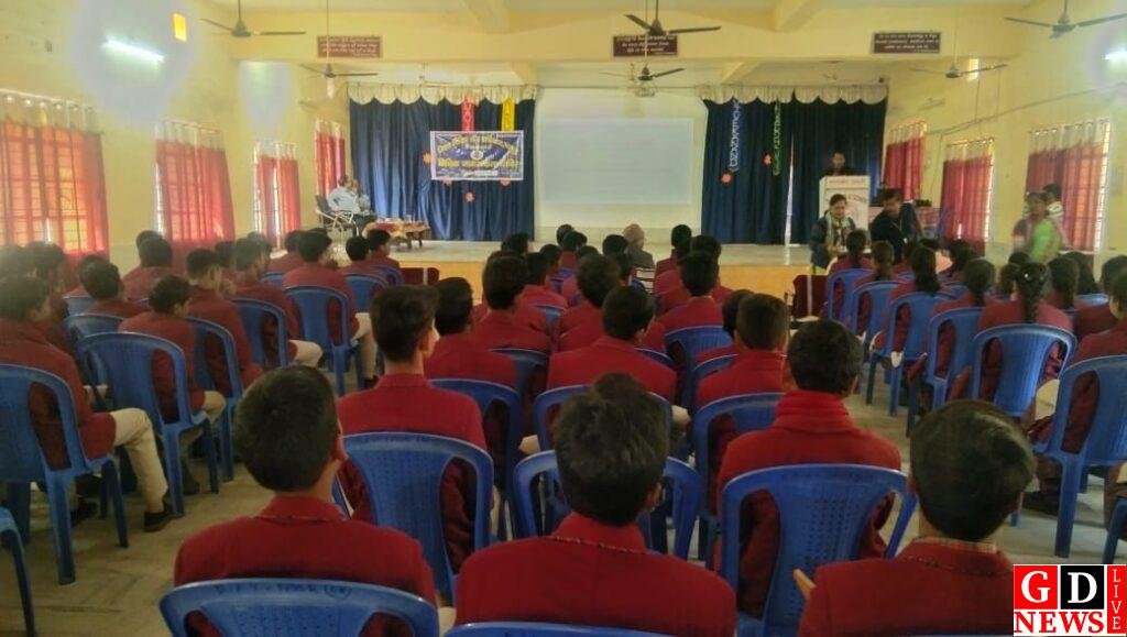 विद्यार्थियों को पोक्सो एक्ट की दी गई जानकारी। 7 img 20250213 wa00106152249743754067798