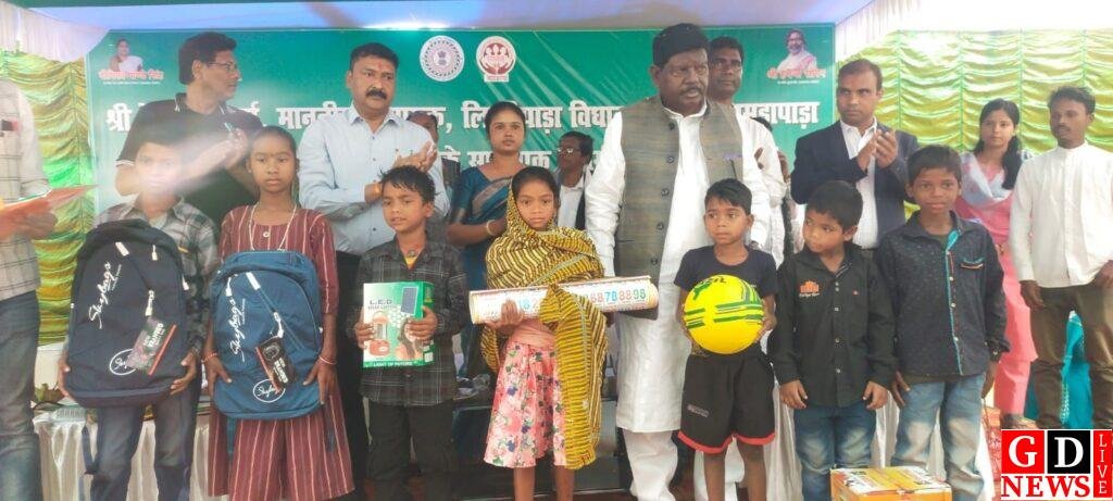 सखी संवाद कार्यक्रम आयोजित, विधायक हेमलाल मुर्मू ने की शिरकत। 7 img 20250217 wa00213258598547749297737