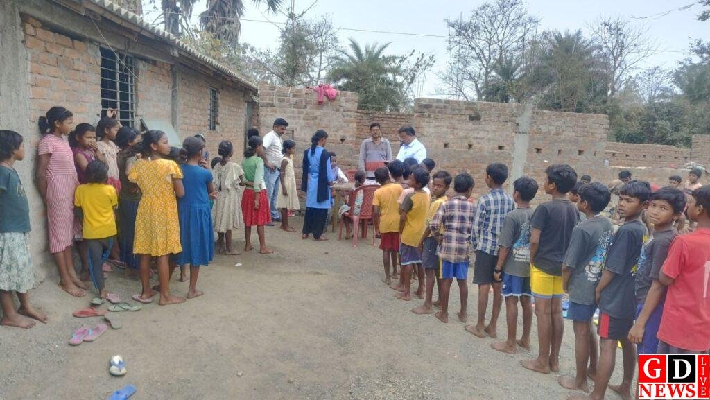 फाइलेरिया उन्मूलन कार्यक्रम के तहत स्वास्थ्य कर्मियों ने विद्यालयों में छात्र-छात्राओं को खिलाई गई दवा 7 img 20250222 wa00298453005392682297253