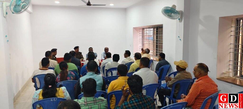 महाशिवरात्रि को लेकर नगर थाना में शांति समिति की बैठक आयोजित की गई। 7 img 20250223 wa00278639617482560021450