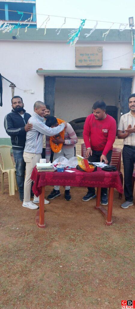 कबड्डी खिलाड़ी भीषण यादव का 71वें सीनियर नेशनल कबड्डी प्रतियोगिता में झारखंड टीम में चयन पर स्वागत समारोह आयोजित। 13 img 20250225 wa00055252013270260019627