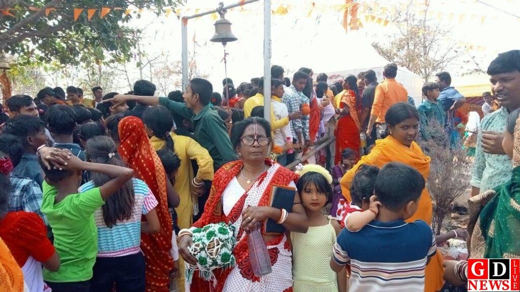 शिवरात्रि पर धरनीपहाड़ स्थित मंदिर में हजारो श्रधालुओ ने की पूजा अर्चना 13 img 20250226 wa00102896364233374784249