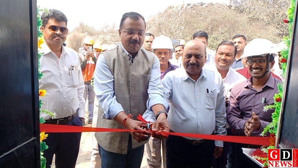 खान सुरक्षा निदेशक ने ग्रुप भोकेशन ट्रेनिंग सेंटर का किया उद्घाटन, खदान में सुरक्षा एवं स्वास्थ्य को लेकर कार्यशाला का आयोजन। 7 img 20250228 wa00558442121261566900924