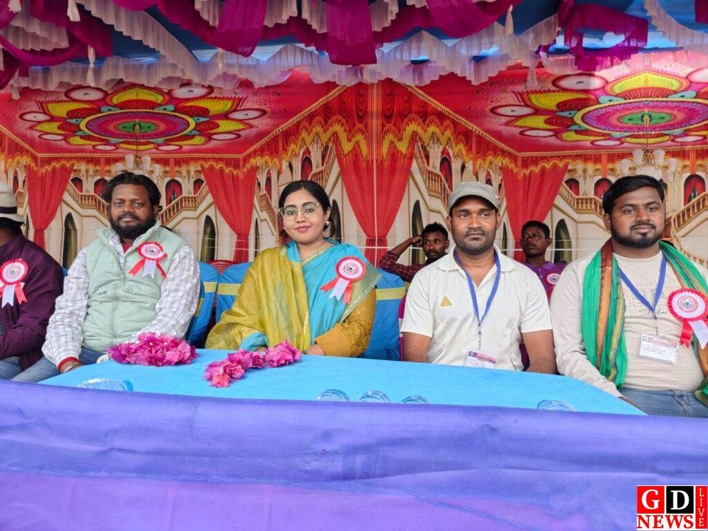 सोना संथाल क्लब राधाकिस्टोपुर (बानाडीह) की तरफ से दो दिवसीय फुटबॉल प्रतियोगिता आयोजित। 7 img 20250228 wa00626120099436853473090