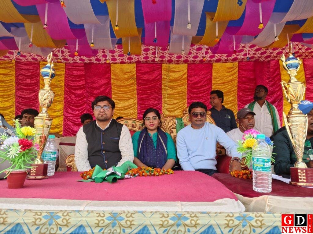 बीबीसी अर्जुनदहा मांझीटोला की और से दो दिवसीय फुटबॉल प्रतियोगिता आयोजित। 7 img 20250301 wa00184924405113721377109