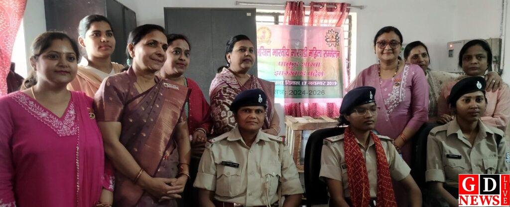 महिला दिवस पर महिला थाना प्रभारी को किया सम्मानित। 7 img 20250308 wa00222251564496771248790