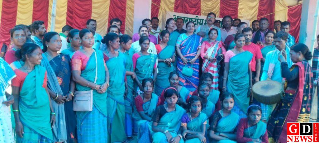 महेशपुर में धूमधाम से मनाया गया अंतर्राष्ट्रीय महिला दिवस। 6 img 20250308 wa00265363042662013625896