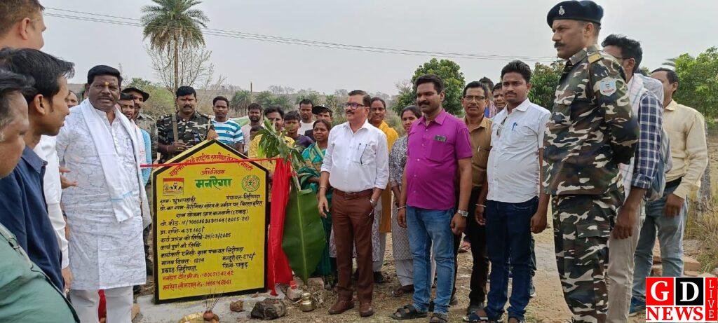 बिरसा हरित योजना का शुभारंभ, विधायक ने किया गड्ढा खोदकर उद्घाटन 7 img 20250404 wa00098579844284701252156
