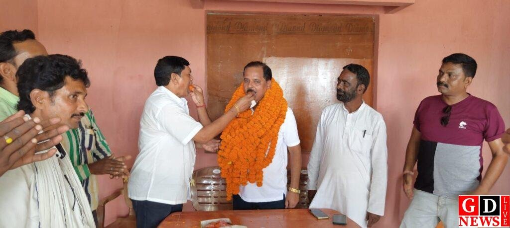 प्रखंड कांग्रेस कार्यालय में उपेंद्र कुमार सिंह के सम्मान में आयोजित हुआ स्वागत समारोह। 8 img 20250525 wa00066621933601450948121