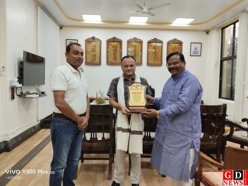 महाप्रबंधक पूर्व रेलवे से मिला ईजरप्पा का प्रतिनिधिमंडल। 7 img 20250612 wa00305707976459097635656