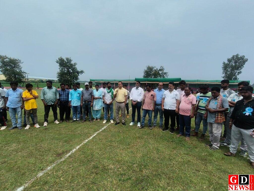 विश्व आदिवासी दिवस पर तीन दिवसीय फुटबॉल टूर्नामेंट शुरू, 16 टीमों की भागीदारी। 6 img 20250807 wa0022549079508369086974