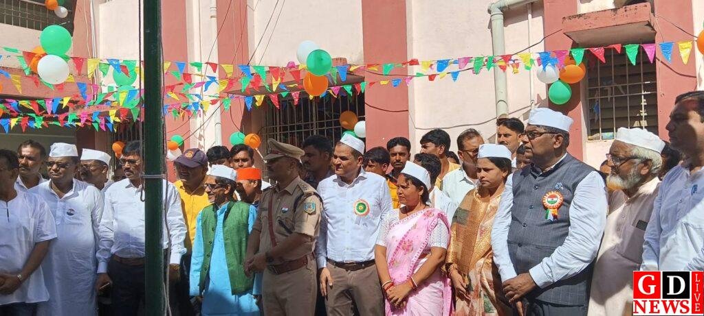 महेशपुर में स्वतंत्रता दिवस का उत्सव, विभिन्न कार्यालयों में हुआ ध्वजारोहण। 8 img 20250815 wa00997525234397835082370