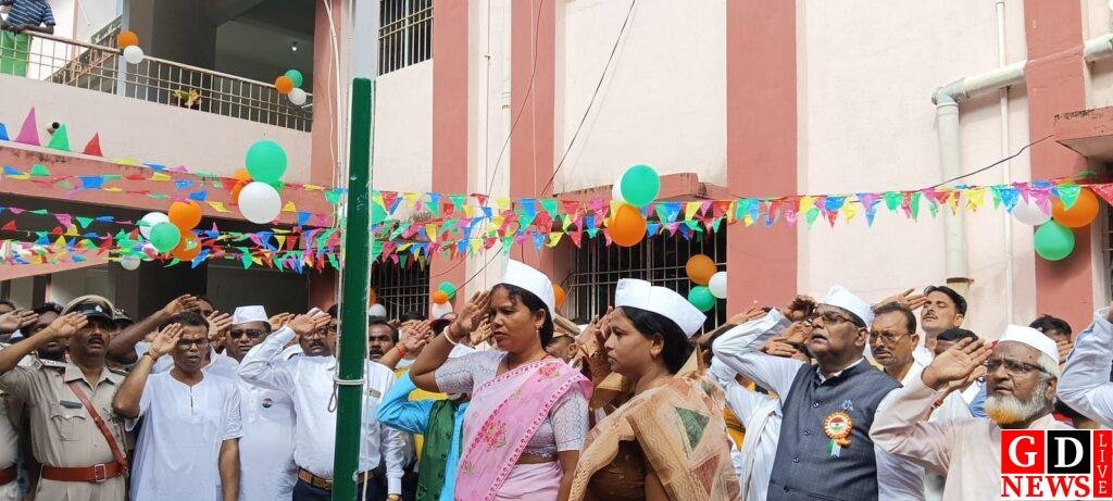महेशपुर में स्वतंत्रता दिवस का उत्सव, विभिन्न कार्यालयों में हुआ ध्वजारोहण। 6 img 20250815 wa01013558465755609703216