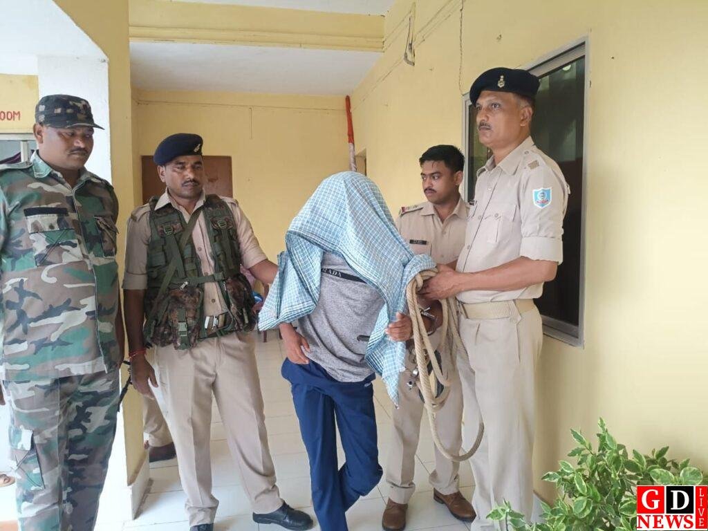 कारीगर निकला चोर, ज्वेलरी दुकान से 140 ग्राम चाँदी और मोबाइल उड़ाया 13 img 20250822 wa00396612105185113931488