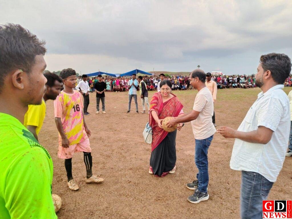 एफसी शिबरात ने मारी बाजी, उपासना मरांडी ने बढ़ाया खिलाड़ियों का हौसला। 13 img 20250825 wa00335851544688565616655