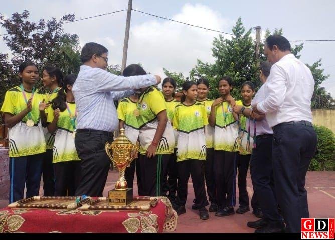जोनल स्तर पर चमकी डीएवी पाकुड़ की बालिका वॉलीबॉल टीम, नेशनल में मिला प्रवेश। 13 img 20250826 wa00062624653545742146493