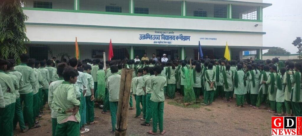 प्रखंड प्रमुख कालिदास मरांडी ने छात्रों से किया संवाद, शिक्षा के महत्व पर दिए प्रेरणादायक संदेश। 7 img 20250826 wa00185088083794570598726