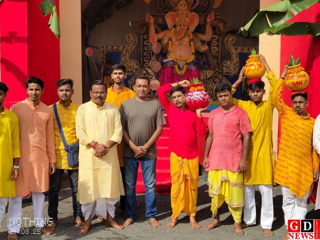 भक्ति और उल्लास में डूबा पाकुड़, रेलवे मैदान में 27वें गणपति महोत्सव का भव्य आगाज़। 14 img 20250827 wa00037845535321290316929