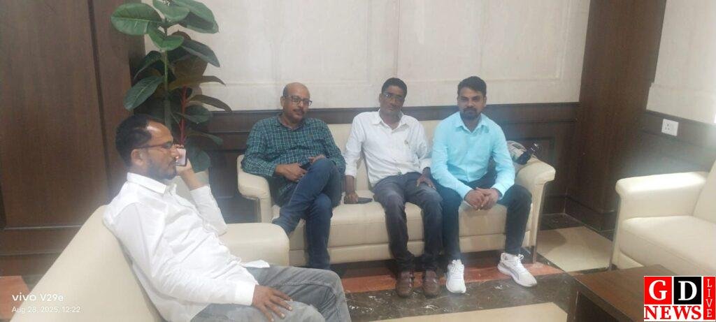 विधायक से झामुमो नेताओं की मुलाकात, संगठन सुदृढ़ीकरण पर हुई चर्चा। 13 img 20250829 wa00951567258980524442190