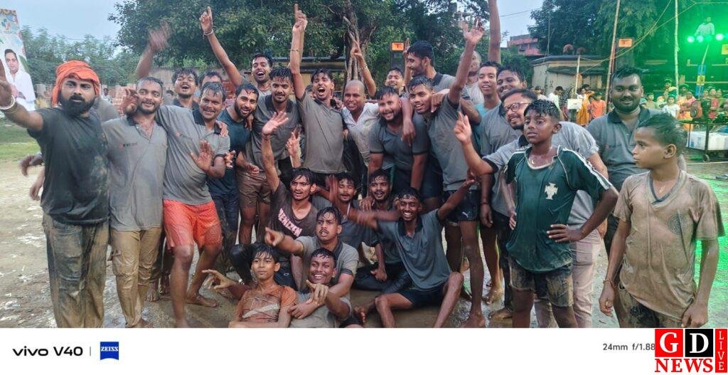 आच्छे बोछोर आबार हौबे के जयघोष के साथ गणपति बप्पा को भावुक विदाई। 13 img 20250831 wa00042302291573685189981