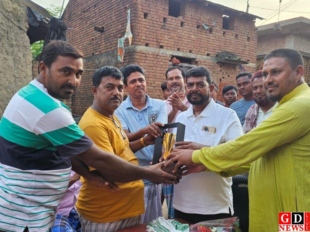 समाजसेवी यार मोहम्मद का स्कूली छात्रों व ग्रामीणों ने किया सम्मान 15 img 20250831 wa00651309326009842833109