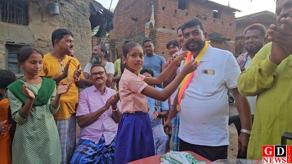 समाजसेवी यार मोहम्मद का स्कूली छात्रों व ग्रामीणों ने किया सम्मान 13 img 20250831 wa00673504867333282424149