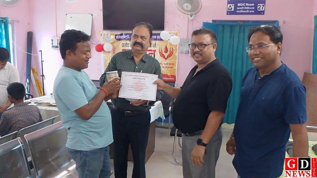 पाकुड़िया सामुदायिक स्वास्थ्य केंद्र में रक्तदान शिविर, बीडीओ और चिकित्सा प्रभारी ने किया उद्घाटन। 13 image editor output image 2046935601 1758730941227579589252629162255