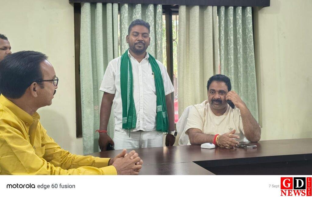 जर्जर सड़क और एमएससी पढ़ाई शुरू करने की मांग, आरजेडी जिलाध्यक्ष ने मंत्री से मिल रखी अपनी मांग। 7 img 20250907 wa00094579862030004608125