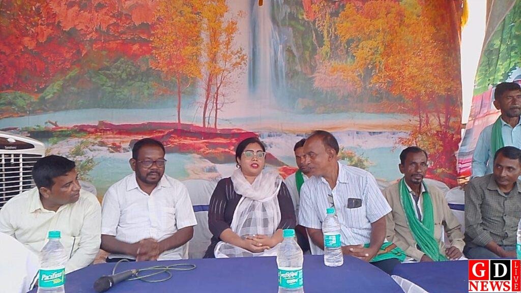 युवा नेत्री उपासना मरांडी के सानिध्य में बाड़ीटोला फुटबॉल फाइनल, खेल और उत्साह की मिली झलक। 7 img 20250908 wa0100221879927132616689