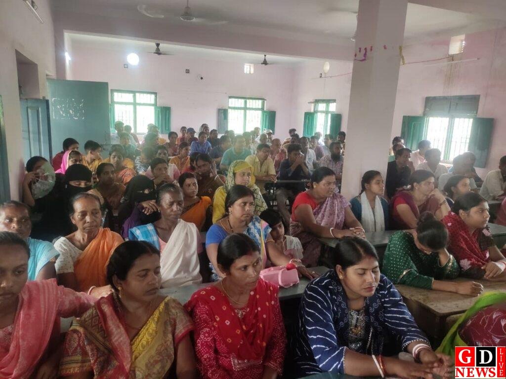 राज प्लस टू में शिक्षक-अभिभावक संगोष्ठी सम्पन्न, बच्चों की शिक्षा और विकास पर हुई व्यापक चर्चा। 7 img 20250911 wa00365100757170584365410