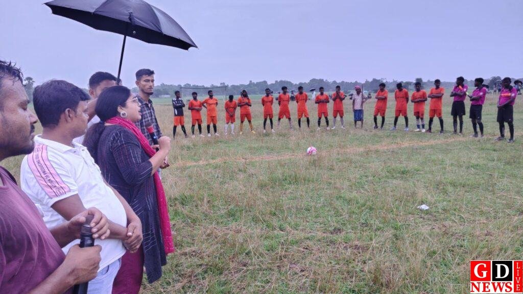 भुईधारा फुटबॉल क्लब में तीन दिवसीय फुटबॉल टूर्नामेंट, उपासना मरांडी रहीं मुख्य अतिथि। 13 img 20250914 wa00381164948103841269239