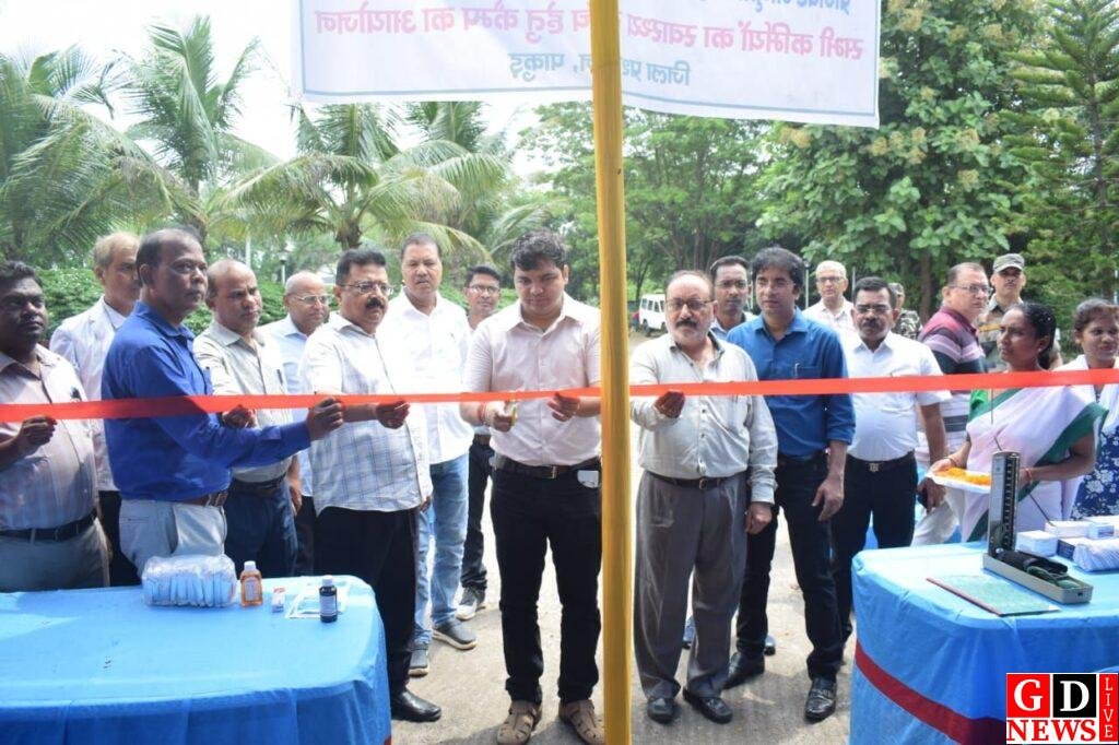 समाहरणालय परिसर में सजी सेहत की पाठशाला, अधिकारियों-कर्मियों ने कराया स्वास्थ्य परीक्षण। 14 img 20250914 wa00451584568395411482328