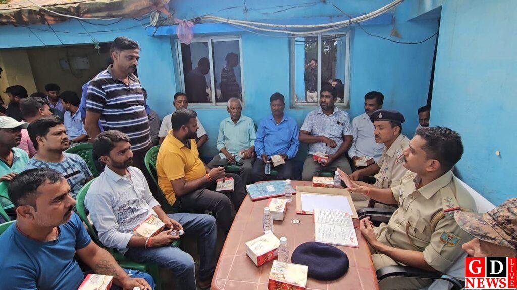 मालपहाड़ी में दुर्गा पूजा को लेकर शांति समिति की अहम बैठक 13 img 20250915 wa00422480399896551129660