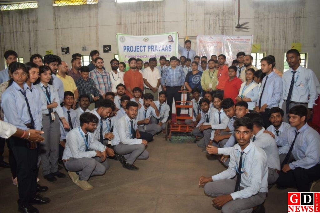 पॉलिटेक्निक में छात्रों के नवाचार से उपायुक्त प्रभावित, विश्वकर्मा पूजा में उमड़ा उत्साह। 13 img 20250917 wa00382372056798652076759